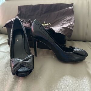Cole Haan Black Air OT Bow Paisley Embroidered Peep Toe Leather Pumps